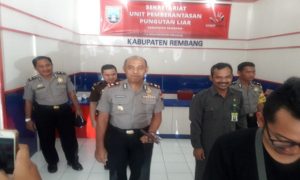 Polisi, jaksa dan Pemkab yang tergabung dalam Tim Saber Pungli Kabupaten Rembang.