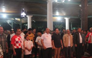 Masyarakat dan para pejabat menggelar acara Nobar Piala Dunia di pendopo Museum Kartini, Minggu malam.
