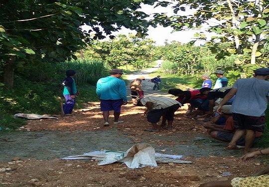 Sudah Terpencil, Dikepung Jalan Rusak Pula