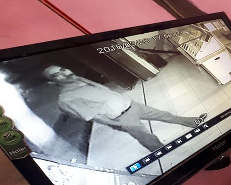 Pencuri HP Terekam CCTV, Waspadai Modusnya