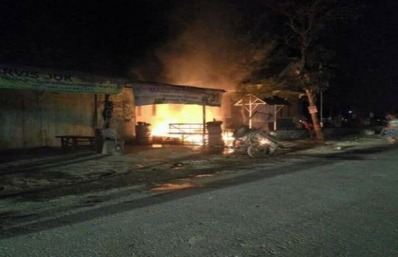 Kebakaran Mondoteko : Api Berkobar Cepat, Pemilik Kios Shock