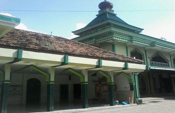 Membedah Al-Adzkar Di Salah Satu Masjid Tertua, Sambil Menunggu Waktu Berbuka