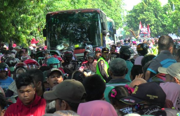 Pantura Berubah Jadi Lautan Manusia, Polisi Kerahkan Tim Khusus Untuk Menghalau
