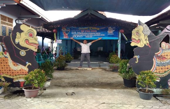 TPS Unik Pilgub, Mulai Punakawan Hingga Meriahnya Piala Dunia