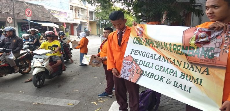 Peduli Gempa Lombok, Pelajar SMA N II Rembang Turun Ke Jalan