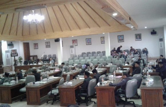 Ketika Banyak Kursi Mlompong, Ini Yang Dilakukan Ketua BK DPRD