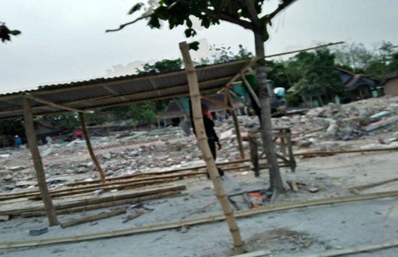 Pasar Sumber Diratakan Beckhoe, Pedagang Dipindah