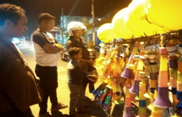 Tahun Baru : Penyebab Dibalik Jumlah Penjual Terompet Yang Menurun Drastis