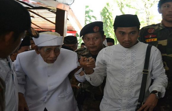 Mengenal Sosok Pria Yang Mendampingi Kiai Maimoen Zubair, Kisahkan Pengalaman Berkesan