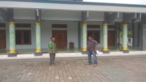 TKP Curanmor di depan Masjid Darussolihin Desa Turusgede, Rembang.
