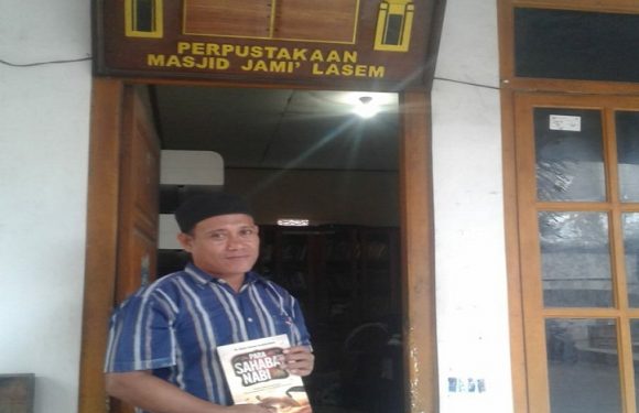 Kisah Tukang Batu Kecanduan Buku, Lahap Ratusan Halaman Tiap Minggu