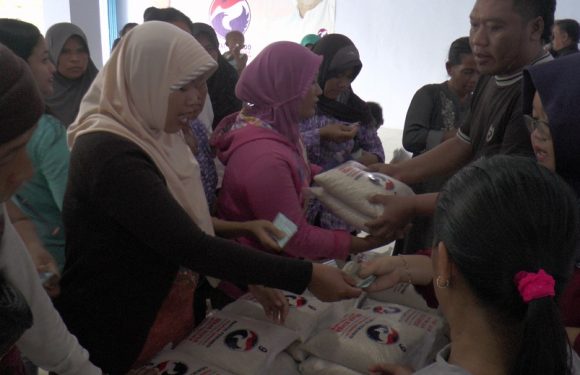 Kurang Dari Setengah Jam, Ratusan Paket Beras Langsung Ludes