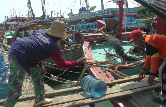 Di Tengah Jadi Sasaran Obrak-Obrak Aparat, Di Pinggir Tak Diizinkan Berangkat