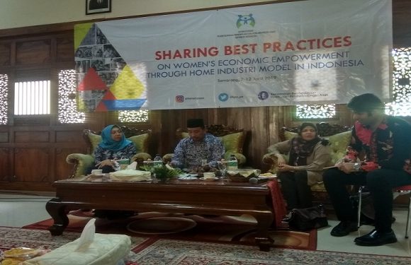 Bupati Blak-Blakan Tidak Fasih Berbahasa Inggris, Tanggapan Warga Iran Bikin Mak Nyess