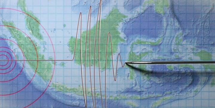 Gempa Bumi Melanda, Warga Panik Berhamburan Lari