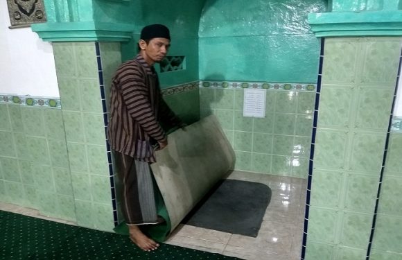 Ada Yang Tersembunyi Di Bawah Tempat Imam Ini, Bagian Sejarah Masjid Tiban