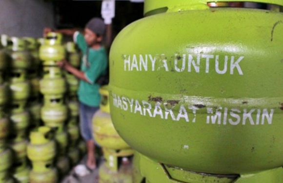 Semakin Susah Dapat Elpiji 3 Kg, Warga Terpaksa Gunakan Kayu Bakar