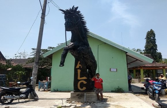 Uniknya Patung Kuda Berbahan Ban Bekas, Warga Ungkap Kendala Paling Sulit