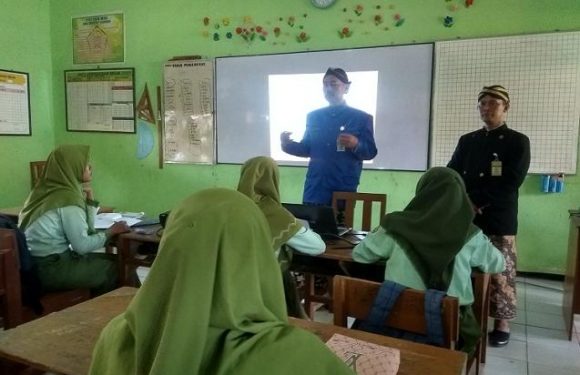 Wajib Kenakan Pakaian Adat Jateng & Nasional, Guru Diminta Pengadaan Sendiri