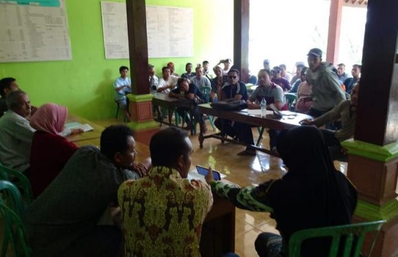 Geruduk Balai Desa, Warga Protes Pengisian BPD