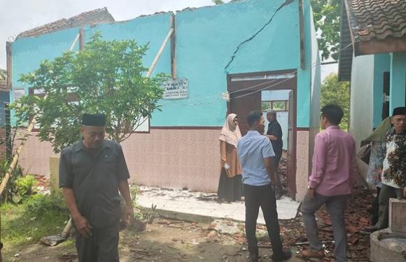 Kelas Ambruk, DPRD Sebut Dua Alternatif Pendanaan