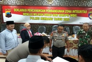 Suasana pencanangan pembangunan zona integritas di Aula Mapolres Rembang, Kamis (23/01).