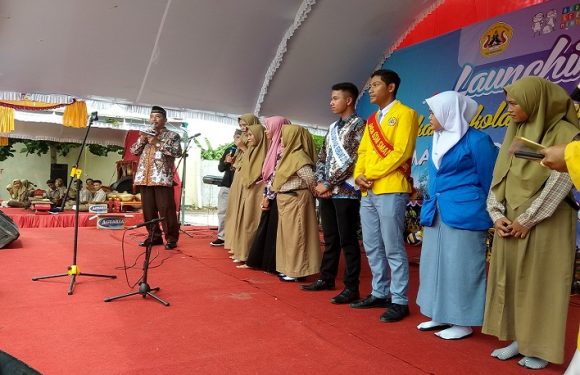 Tak Mengira, Bupati Terkejut Saat Mendengar Cita-Cita Siswi Ini