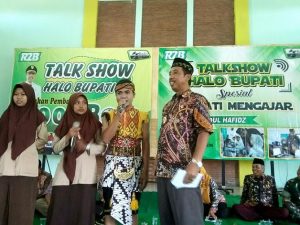 Bupati Rembang, Abdul Hafidz hadir dalam kegiatan Bupati Mengajar di SMA N I Sulang, Jum’at (14/02).