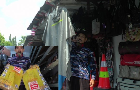 Imbas Corona, Bedanya Pedagang Tempe Dengan Penjual Jas Hujan