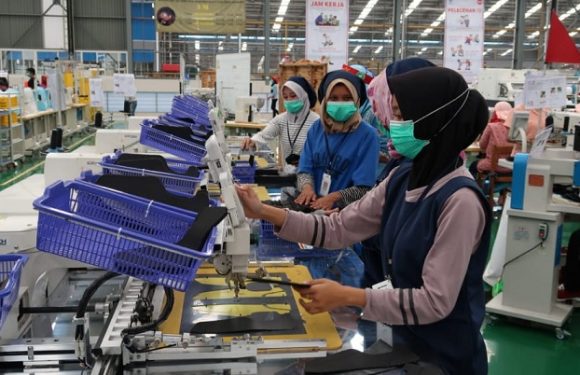 Gelombang PHK Terjadi, Pabrik Sepatu Laporan Pertama Kali