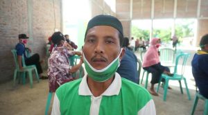 Salah satu warga Desa Kumendung, Rembang yang menyatakan mundur dari penerima bantuan.
