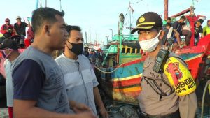 Polisi meminta keterangan salah satu pemilik kapal, Kholis Pujiono.