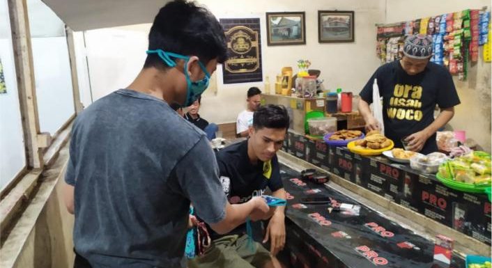 Aksi Mahasiswa Udinus Di Rembang, Mengemas Sisa Kain Agar Bermanfaat
