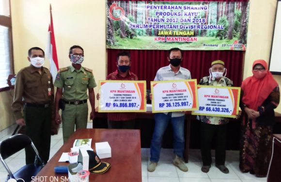 Ditengah Pandemi, Perhutani Salurkan Dana Bagi Hasil Ratusan Juta