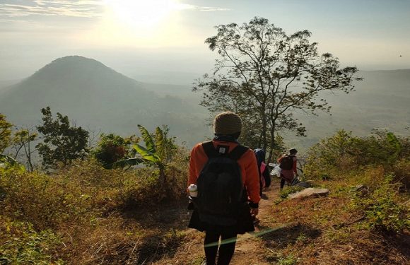 Sosok Kades Wanita Ini Ketagihan Naik Gunung, Manfaatkan Waktu Di Akhir Pekan