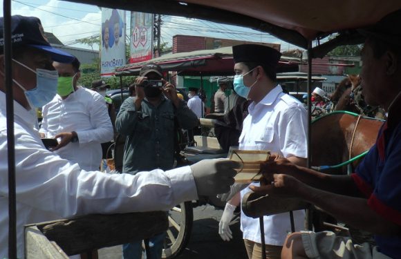 Bagi Masker Pilkada Damai : Harno – Bayu Turun Langsung, Hafidz – Hanies Diwakili Tim