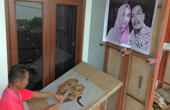 Kisah Inspiratif : Melukis Dengan Pelepah Pisang, Bagian Wajah Ini Yang Paling Sulit