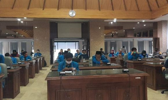 Puluhan Mahasiswa Geruduk DPRD Rembang, Ternyata Soroti Dua Masalah Ini