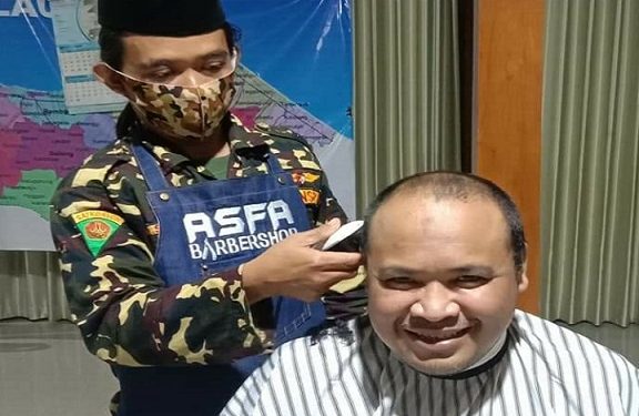 Menang, Dari Cukur Gundul Hingga Sembelih Sapi