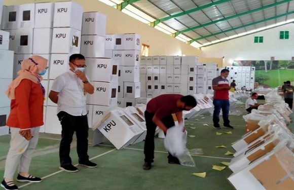 Bawaslu Ingatkan Kerawanan Logistik Pilkada Basah, Jawaban KPU “Berlapis-Lapis”