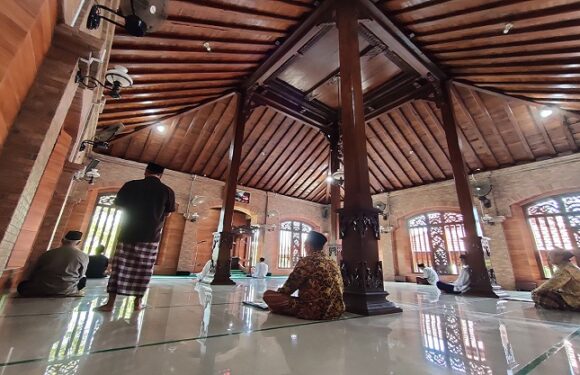 Meski Dipugar, Deretan Benda Peninggalan Asli Sunan Bonang Ini Masih Utuh Di Masjid