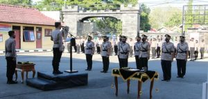 Serah terima jabatan berlangsung di halaman Mapolres Rembang, Kamis pagi (12/08).
