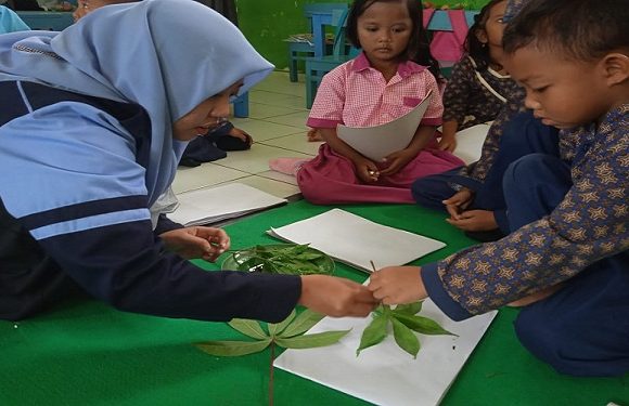 Ajarkan Menggambar, Mahasiswa KKN UIN Walisongo Pilih Cara Beda