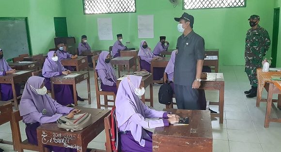 Pantau PTM, Bupati Beri Info Penting Untuk Siswa. Biar Disampaikan Orang Tua