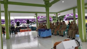 Perangkat desa terpilih se Kecamatan Lasem dilantik, Jum’at sore. (Foto atas) Suasana audiensi perangkat desa yang tidak lolos seleksi di gedung DPRD Rembang, Jum’at siang.