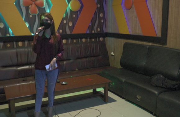 Aturan Bercelana Panjang, Begini Komentar Pemandu Karaoke