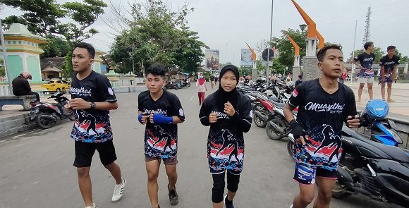 Cerdas, Atlet Muaythai Pilih Alun-Alun Rembang Untuk Variasi Latihan