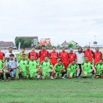 Tim PWI n Friends (merah) foto bareng dengan tim Perwira Polres Rembang, Rabu sore (12/01).