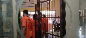 4 tersangka pelaku pengeroyokan ditahan di sel Mapolres Rembang. 