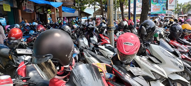 Membludak, Polisi Berpakaian Preman Dikerahkan
